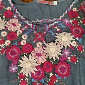 Johnny Was Medium Beautiful Pre-owned Condition Blouse Embroidered Awesome!